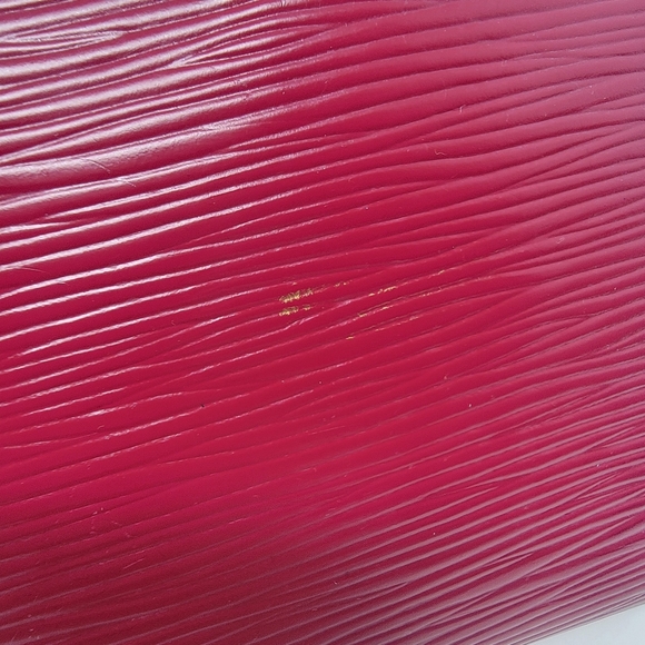 LOUIS VUITTON Epi Leather Cosmetic Pouch PM - Picture 7 of 10